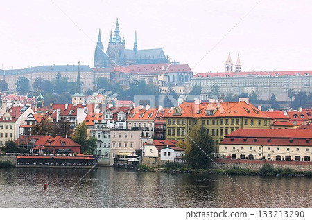 Old Town and Prague Castle seen from Charles Bridge 133213290