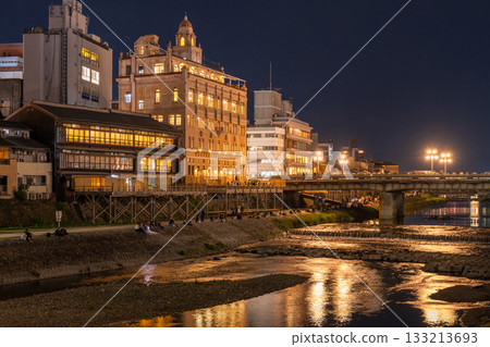 “京都府”鴨川夜景，京都街頭 133213693