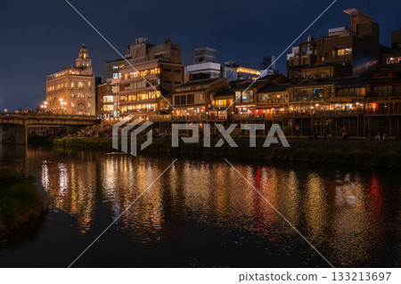 “京都府”鴨川夜景，京都街頭 133213697