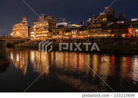 “京都府”鴨川夜景，京都街頭 133213699