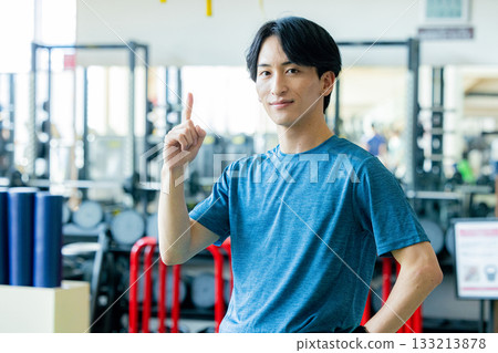 Training gym young man 133213878