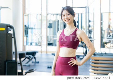 Woman training at the gym 133213881