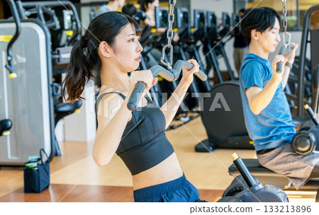 Lat pulldown machine Lat pulldown machine 133213896