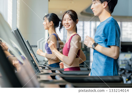 Young people in the gym 133214014