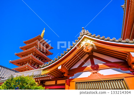 日本東京城市景觀,包括淺草寺的五重塔。入境旅遊持續進行…晴空萬裡的東京(11月17日) 日本東京城市景觀,包括淺草寺的五重塔。入境旅遊持續進行…晴空萬裡的東京(11月17日) 133214304