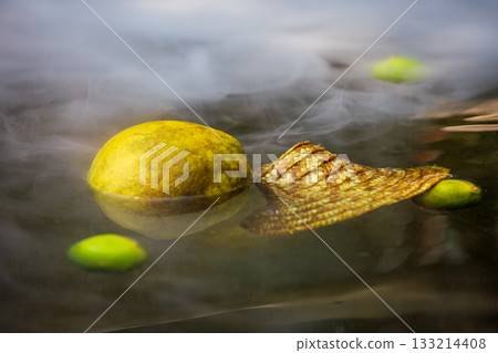 Water droplets, Ren Li and dry ice smoke, dynamic special footage Water droplets, Ren Li and dry ice smoke, dynamic special footage 133214408