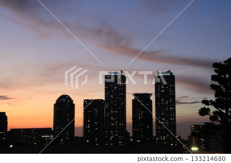 Sunset night view of the skyscrapers of Yokohama Minato Mirai 133214680