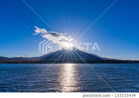 【山梨縣】山中湖和鑽石富士 133215434