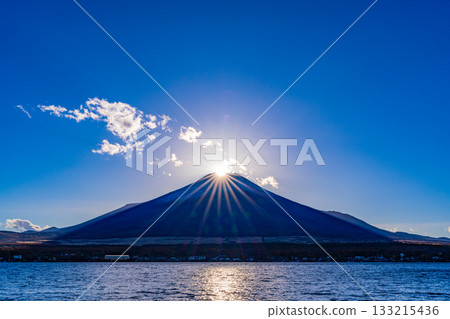 【山梨縣】山中湖和鑽石富士 133215436