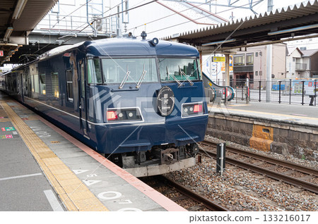 The rear car of the WEST EXPRESS Ginga train stopped at Tsuchiyama Station 133216017