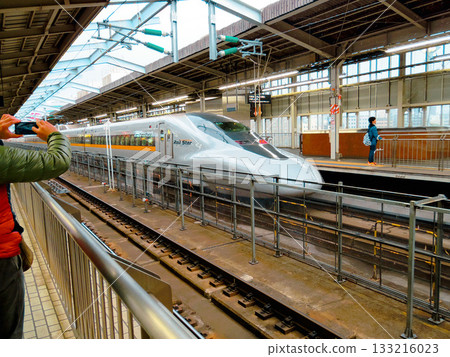 Hikari Railstar stopped at Shin-Osaka Station Hikari Railstar stopped at Shin-Osaka Station 133216023
