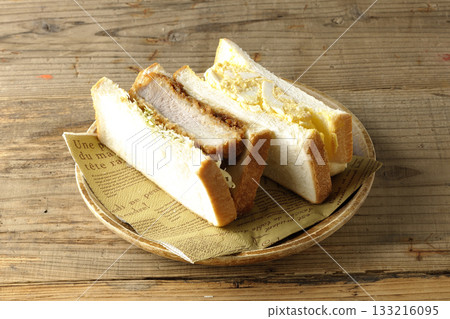 厚切肉餅三明治和雞蛋三明治 133216095