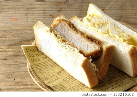 厚切肉餅三明治和雞蛋三明治 133216108