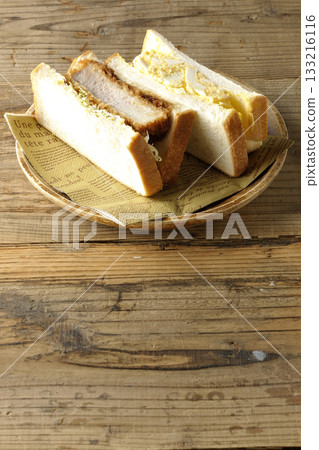 厚切肉餅三明治和雞蛋三明治 厚切肉餅三明治和雞蛋三明治 133216116