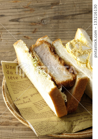 厚切肉餅三明治和雞蛋三明治 厚切肉餅三明治和雞蛋三明治 133216130