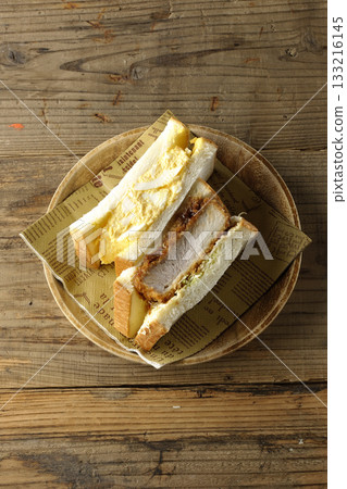 厚切肉餅三明治和雞蛋三明治 133216145