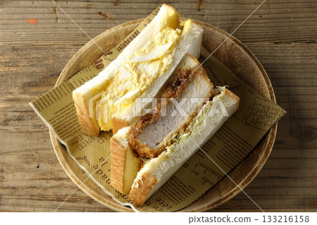 Thick-cut cutlet sandwich and egg sandwich 133216158