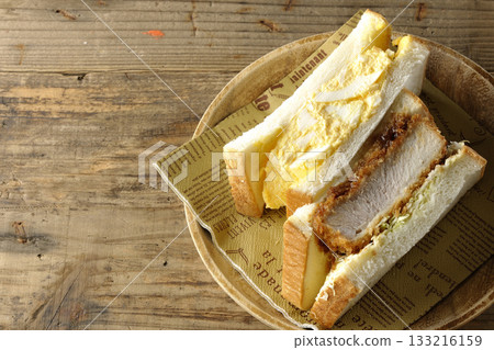 Thick-cut cutlet sandwich and egg sandwich 133216159