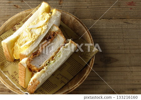 厚切肉餅三明治和雞蛋三明治 厚切肉餅三明治和雞蛋三明治 133216160