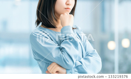 善於思考的女性/女商人 善於思考的女性/女商人 133219376