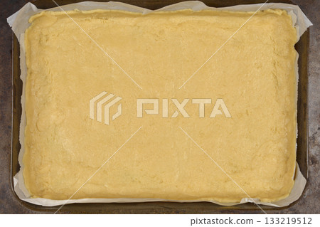 Raw pie crust 133219512