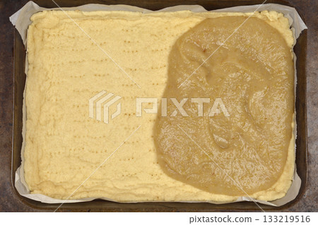 Apple pie preparation 133219516