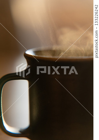 陶瓷杯和蒸汽_垂直 陶瓷杯和蒸汽_垂直 133226242