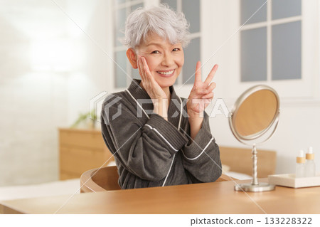 老年女性護膚（夜間/美容） 133228322