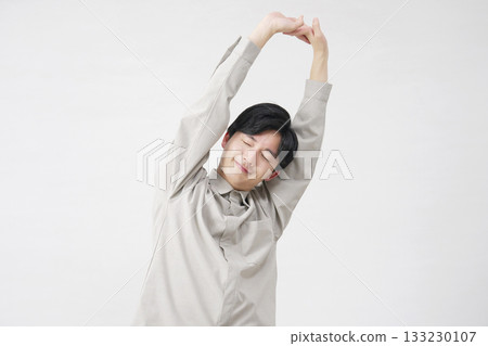 Male growth 20s white background Male growth 20s white background 133230107