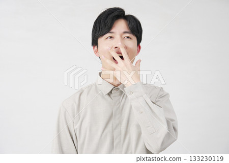 Man yawning, 20s, white background 133230119