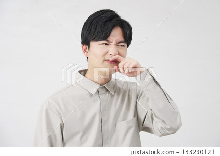 男性鼻炎，20 多歲，白種人 133230121