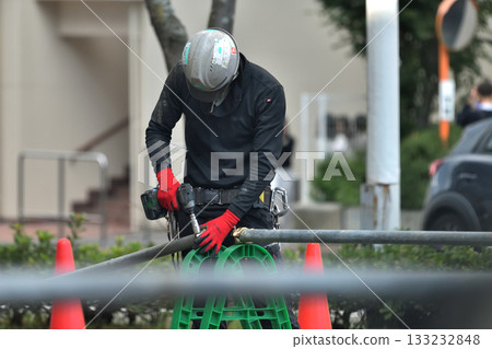 工地：新建公寓大樓：路障拆除工作 133232848