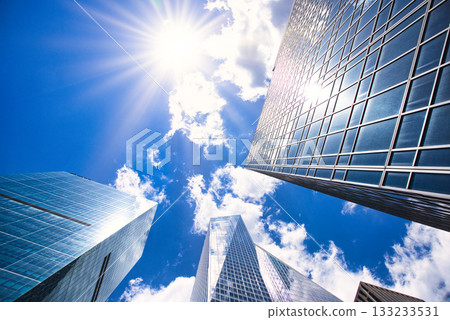 從美國街上可以欣賞到現代建築的壯觀景色 從美國街上可以欣賞到現代建築的壯觀景色 133233531