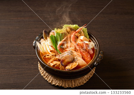 Seafood jjigae pot 133233560