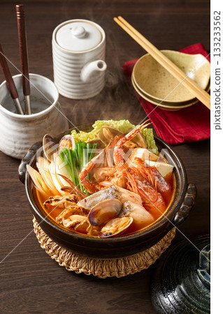 Seafood jjigae pot 133233562