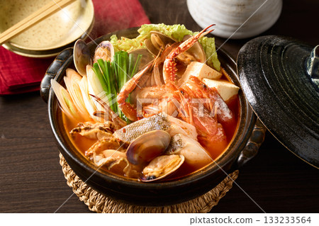 Seafood jjigae pot 133233564