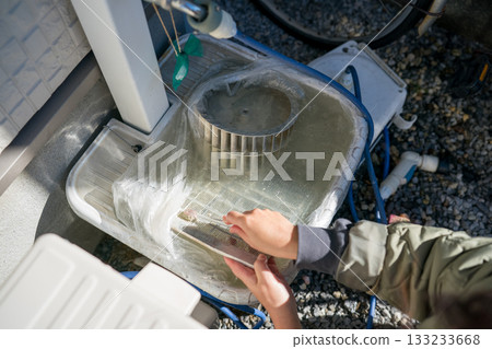 Cleaning the ventilation fan in the kitchen 133233668
