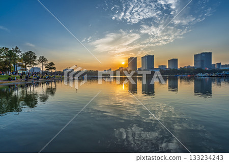 城市湖畔日落風光 133234243