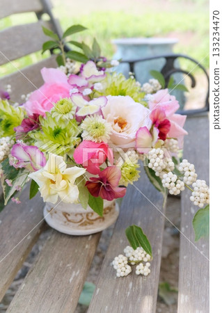 長椅上的花束 133234470