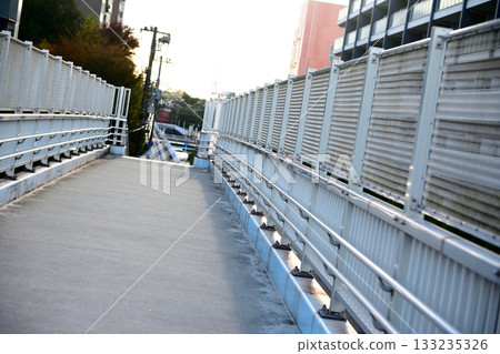 人行天橋 133235326