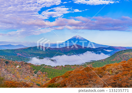 【神奈川縣】箱根大觀山的秋色、蘆之湖的雲海以及富士山的黎明。 【神奈川縣】箱根大觀山的秋色、蘆之湖的雲海以及富士山的黎明。 133235771