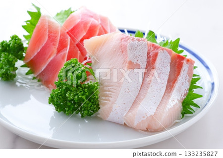 刺身－兩種新鮮刺身（鮪魚和鰤魚） 133235827