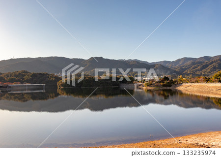 秋季的西宮市北山水庫 133235974