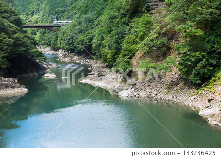 Scenery of the Sagano Scenic Train 133236425