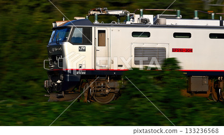 JR貨運的EF510型電力機車牽引鹿兒島本線列車。 133236568