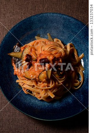 茄子鮪魚義大利麵配番茄醬 133237034