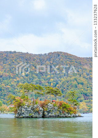 Lake Towada in autumn, Towada City, Aomori Prefecture 133237628