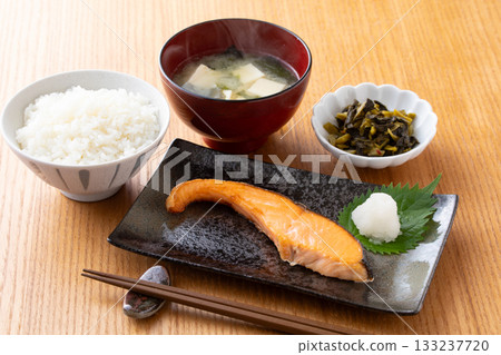 烤銀鮭魚飯 133237720