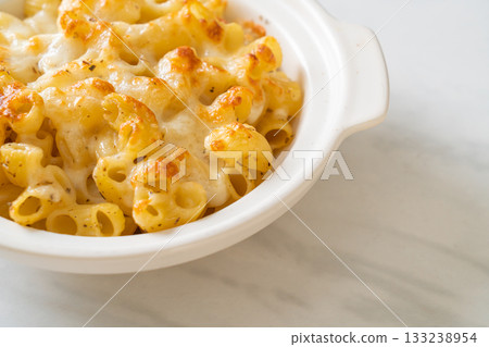 American mac and cheese, macaroni pasta in cheesy sauce American mac and cheese, macaroni pasta in cheesy sauce 133238954
