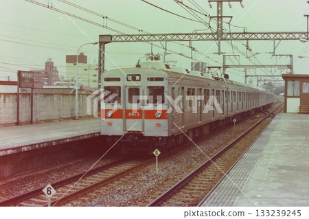 東急8500系、8613號及其他六節車廂列車,運天寺站,1979年7月15日 東急8500系、8613號及其他六節車廂列車,運天寺站,1979年7月15日 133239245